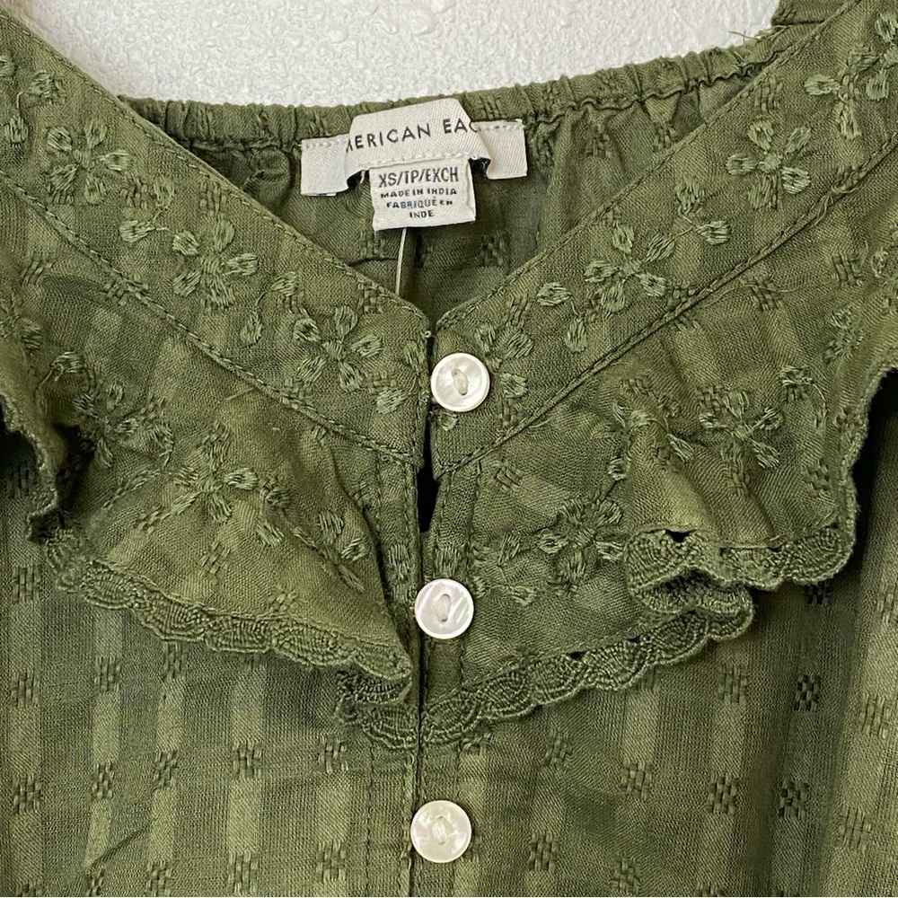 American Eagle Button Front Eyelet Lace Detail Crop Top - XS - Picture 6 of 15